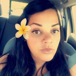 Meet your Posher, Yanira